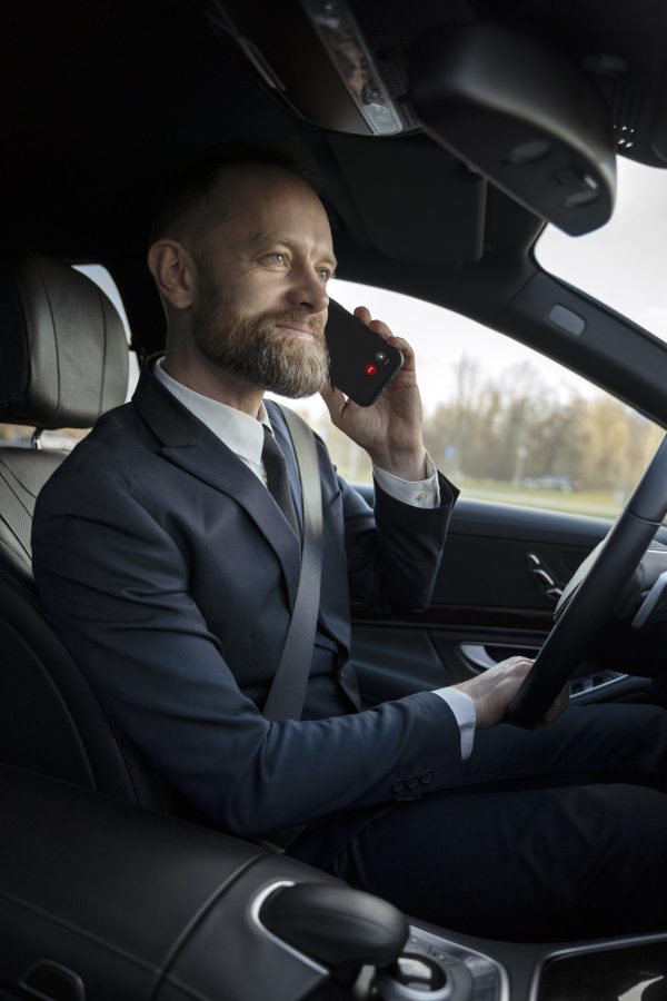 elegant-uber-driver-giving-taxi-ride